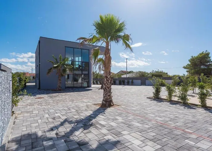 Villa Exclusive And Vir