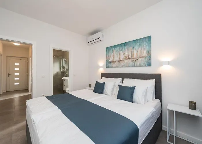 Exclusive And Villa Vir